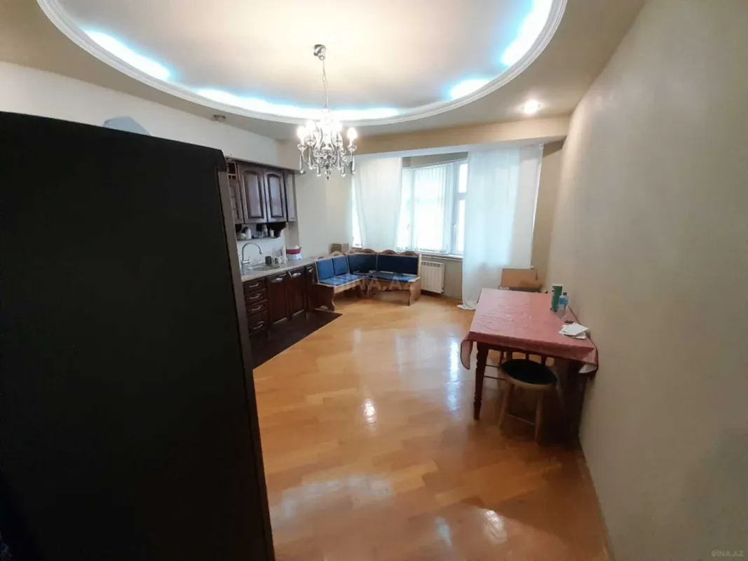 Satılır 3 otaqlı mənzil 165 m²