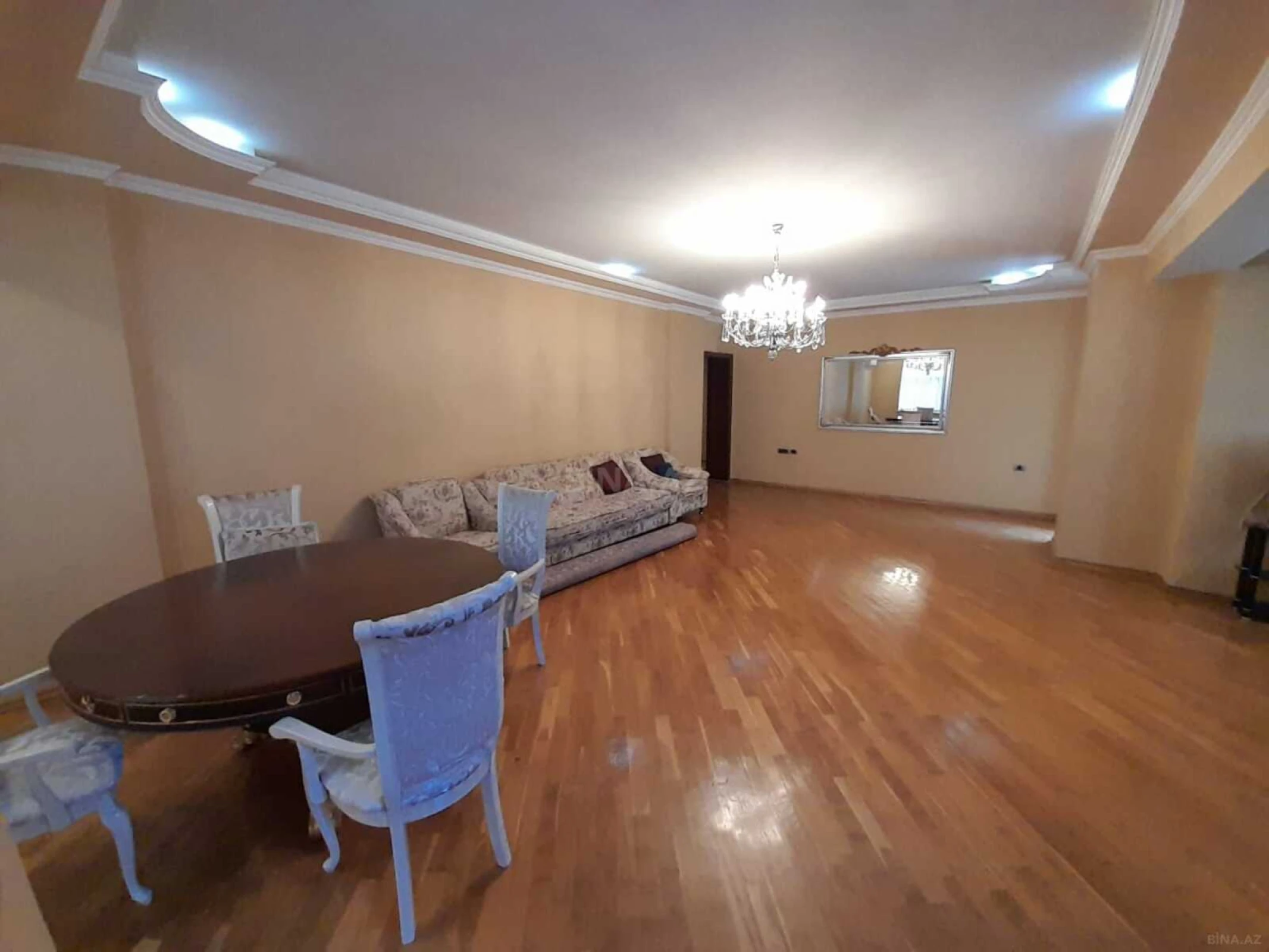 Satılır 3 otaqlı mənzil 165 m²