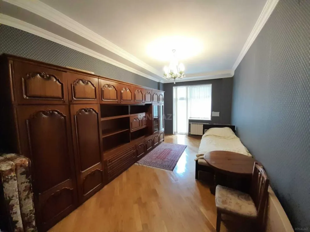 Satılır 3 otaqlı mənzil 165 m²