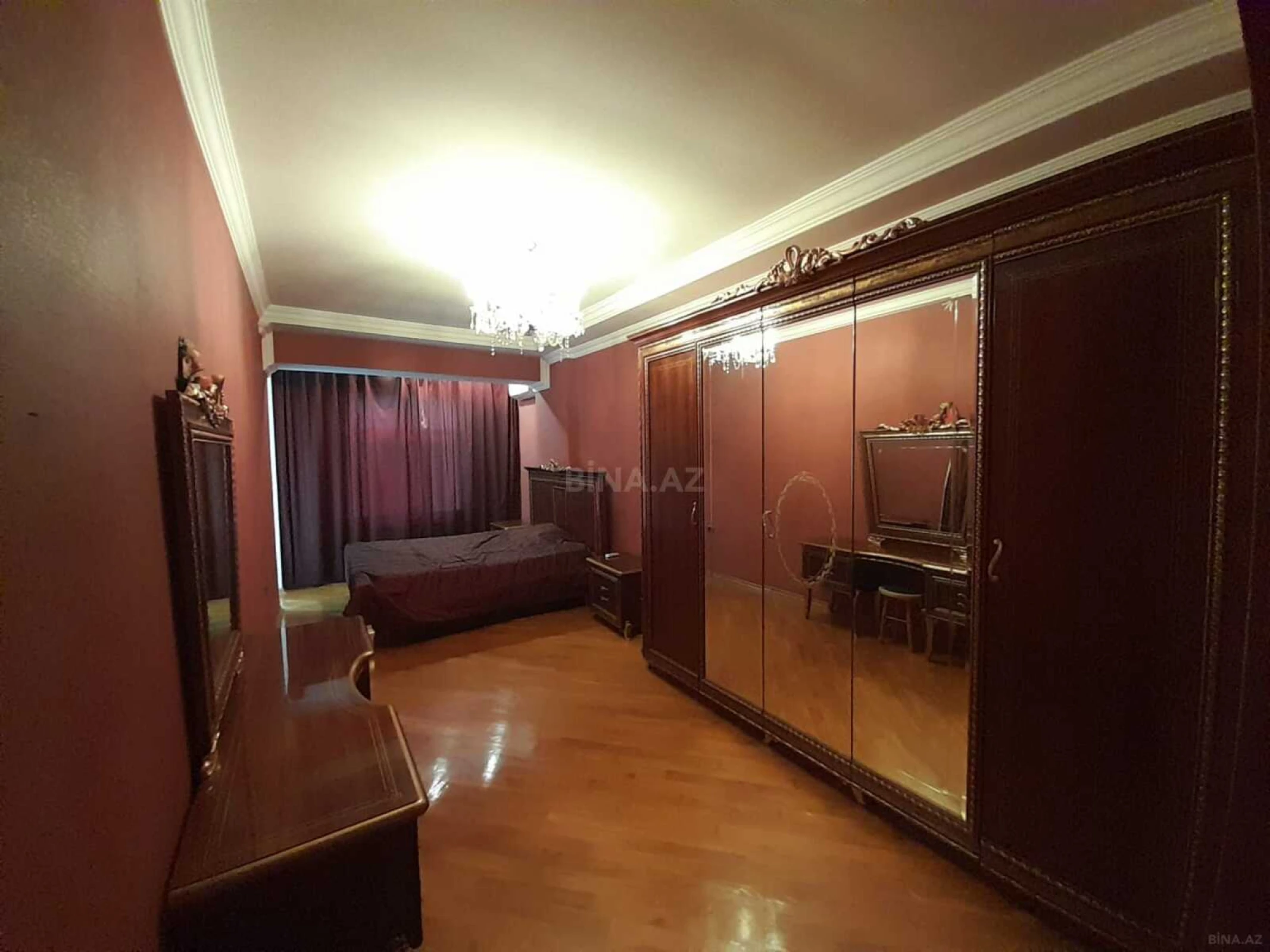 Satılır 3 otaqlı mənzil 165 m²