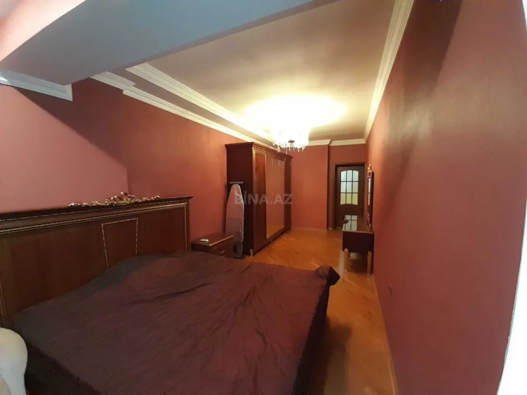 Satılır 3 otaqlı mənzil 165 m²