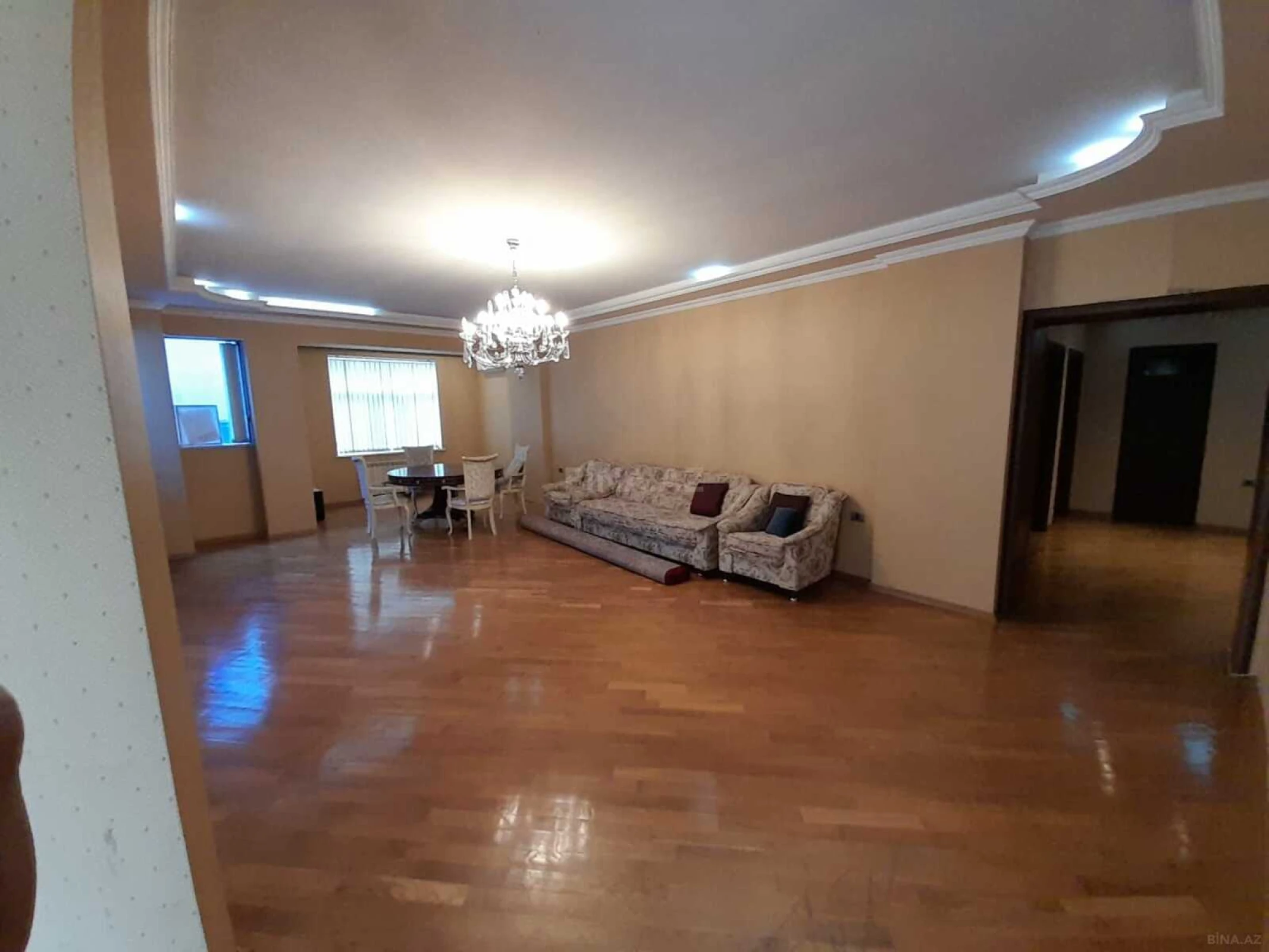 Satılır 3 otaqlı mənzil 165 m²