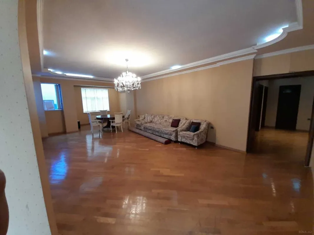 Satılır 3 otaqlı mənzil 165 m²