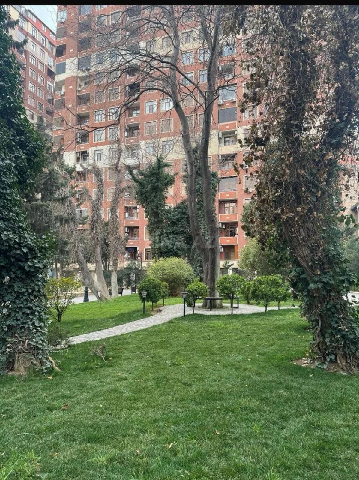 Kirayə verilir 4 otaqlı mənzil 180 m²