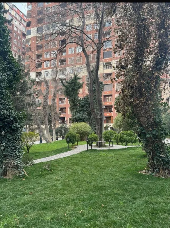 Kirayə verilir 4 otaqlı mənzil 180 m²