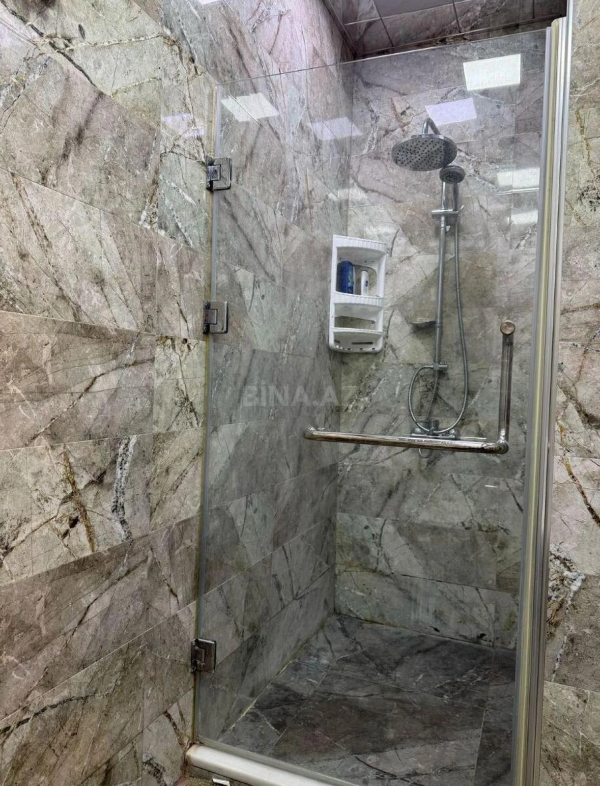 Kirayə verilir 4 otaqlı mənzil 180 m²