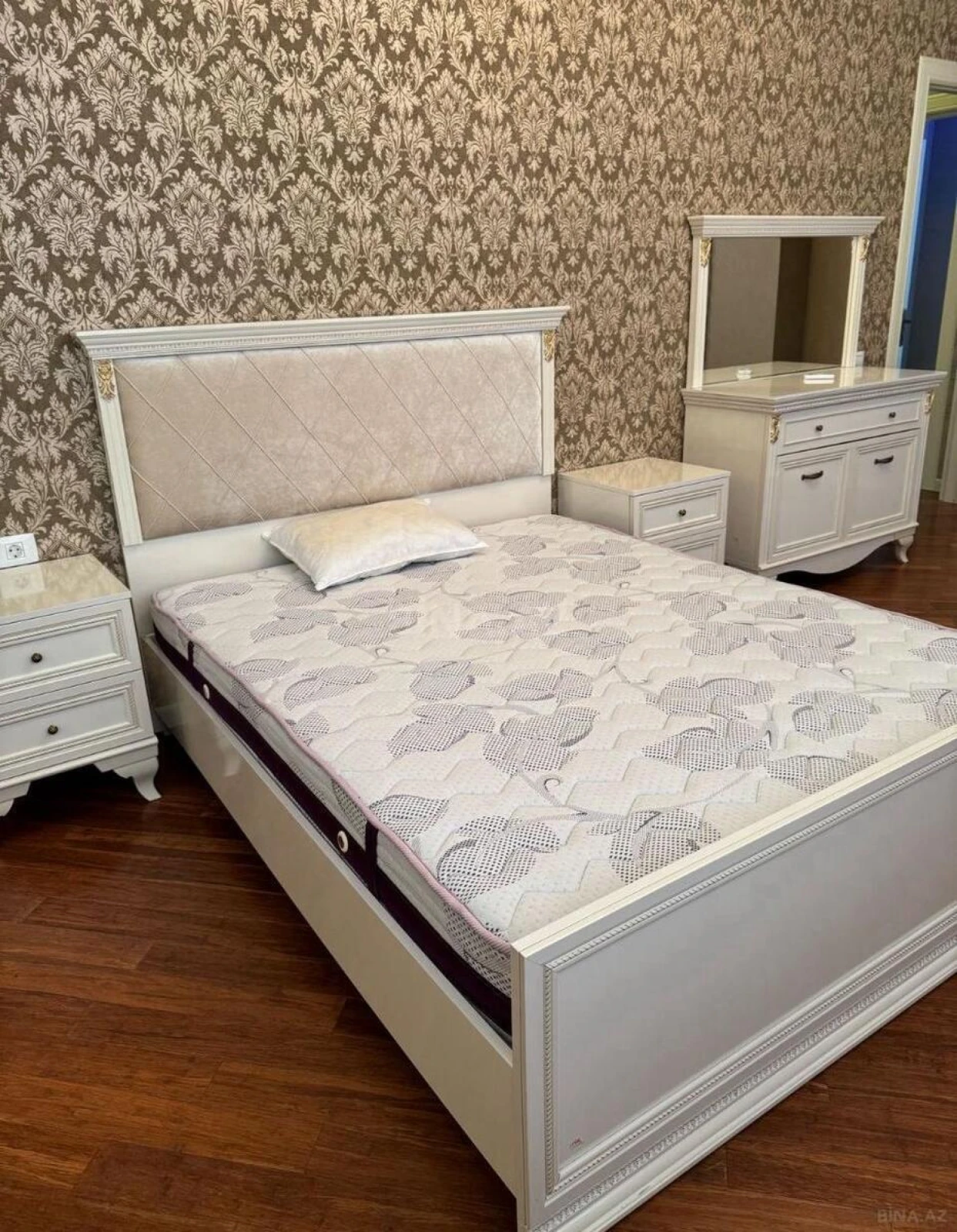 Kirayə verilir 4 otaqlı mənzil 180 m²