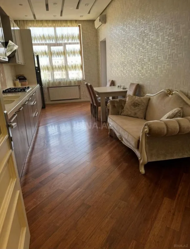 Kirayə verilir 4 otaqlı mənzil 180 m²