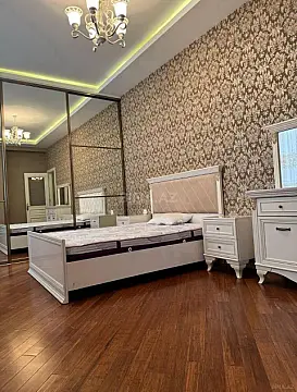 Kirayə verilir 4 otaqlı mənzil 180 m²