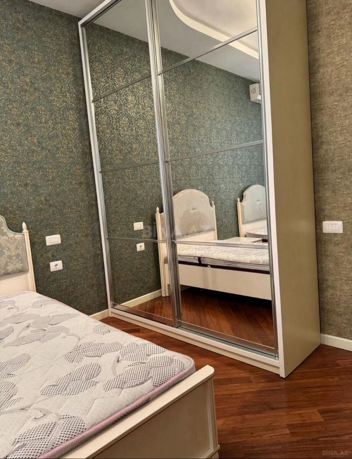 Kirayə verilir 4 otaqlı mənzil 180 m²