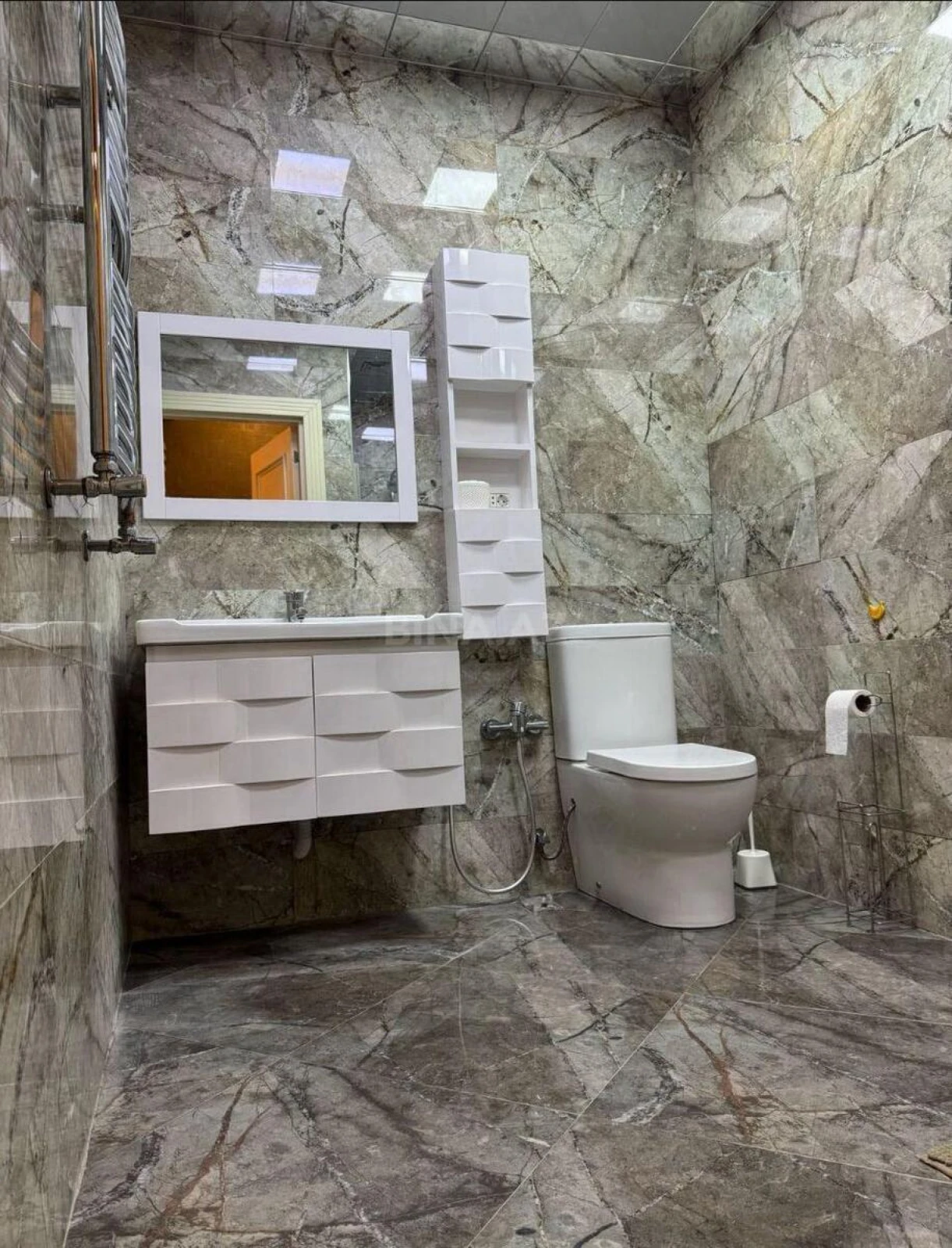 Kirayə verilir 4 otaqlı mənzil 180 m²
