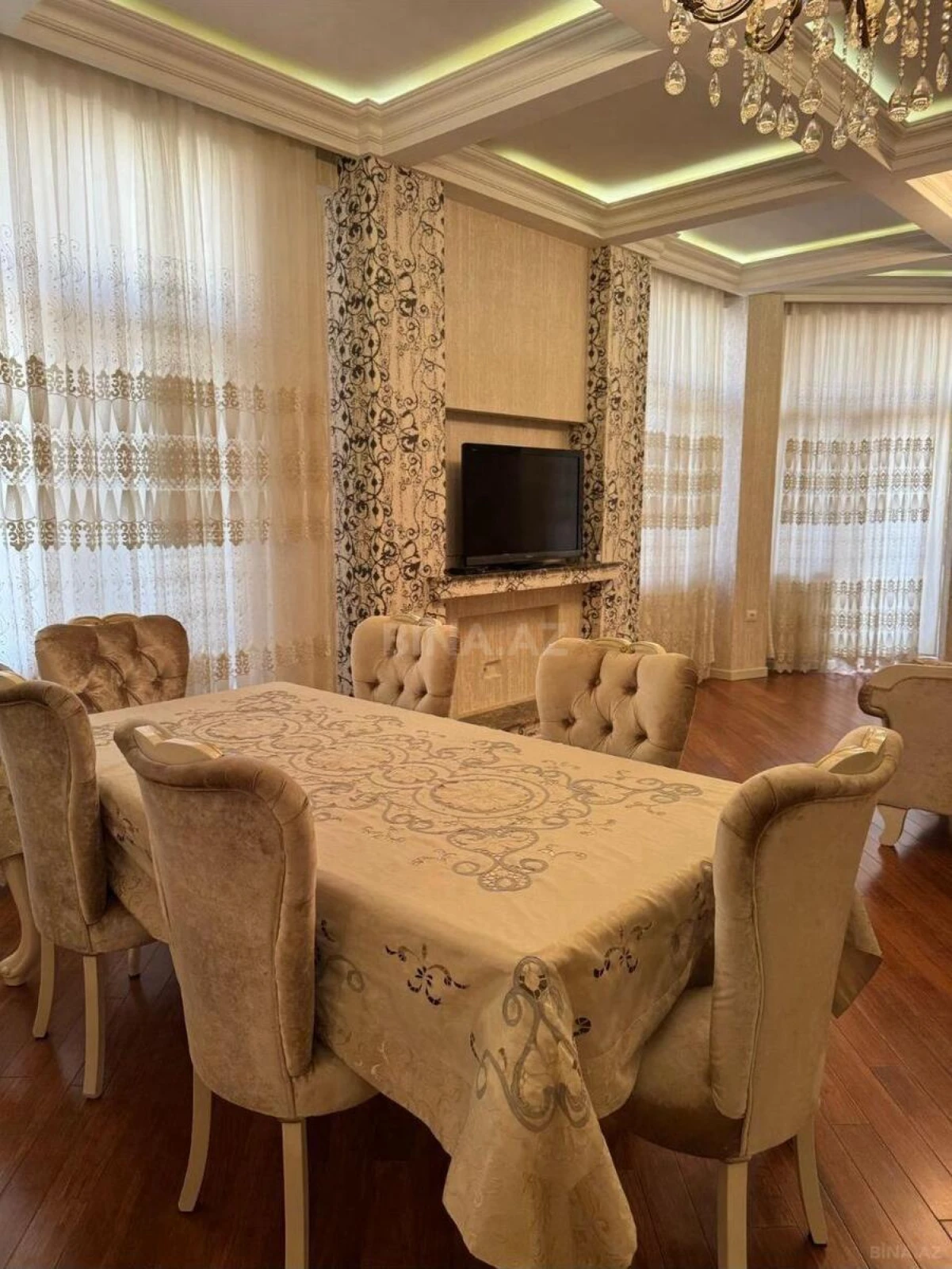 Kirayə verilir 4 otaqlı mənzil 180 m²