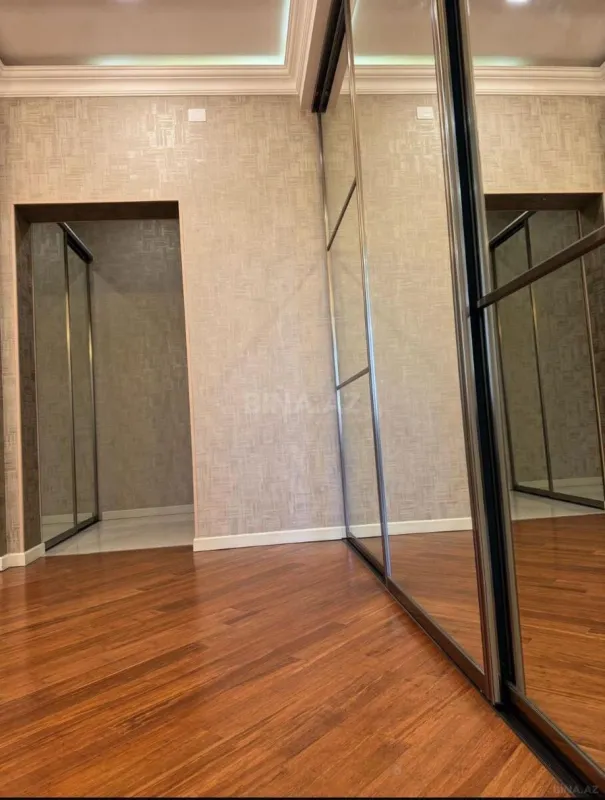 Kirayə verilir 4 otaqlı mənzil 180 m²