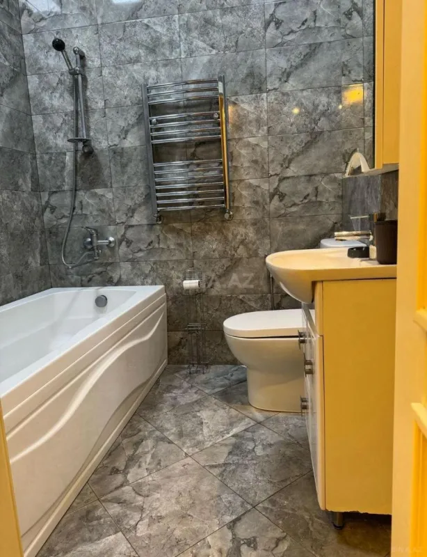 Kirayə verilir 4 otaqlı mənzil 180 m²