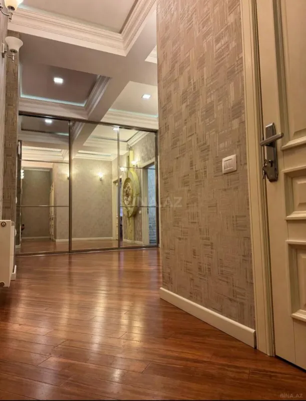 Kirayə verilir 4 otaqlı mənzil 180 m²