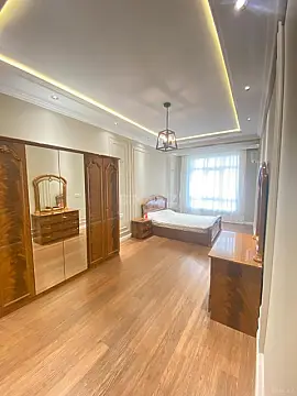 Kirayə verilir 2 otaqlı mənzil 90 m²
