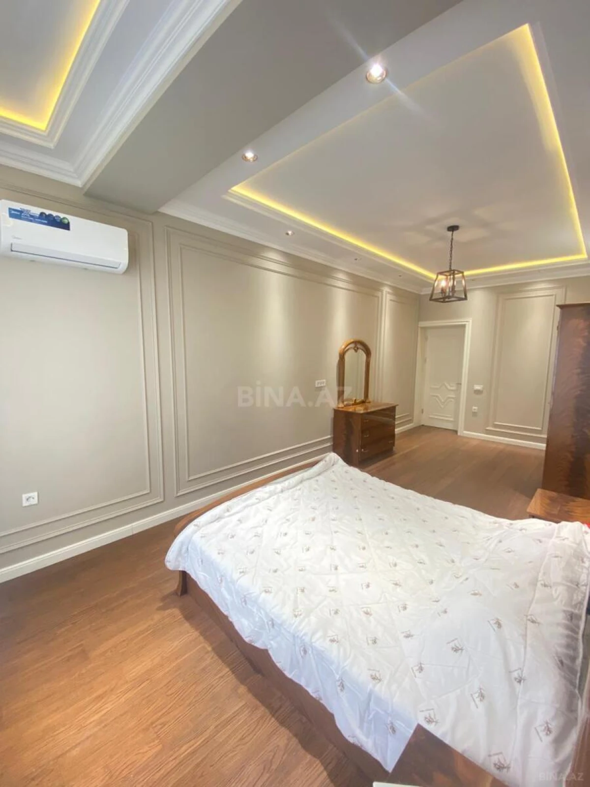 Kirayə verilir 2 otaqlı mənzil 90 m²