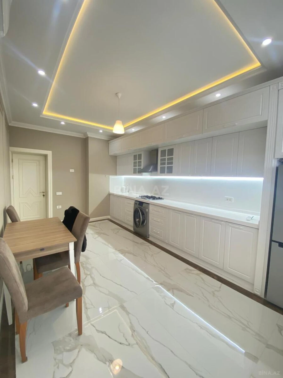 Kirayə verilir 2 otaqlı mənzil 90 m²