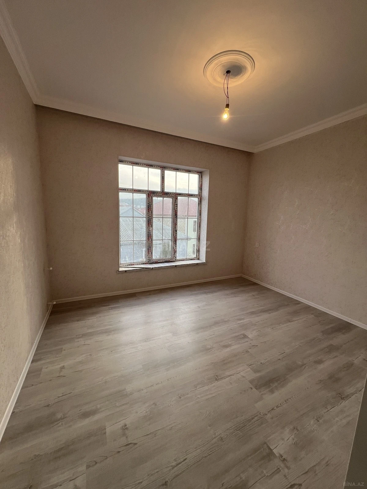 Satılır 7 otaqlı həyət evi 250 m²