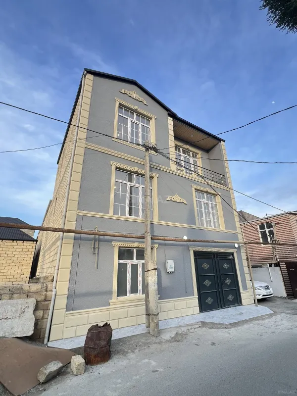 Satılır 7 otaqlı həyət evi 250 m²