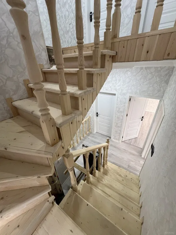 Satılır 7 otaqlı həyət evi 250 m²