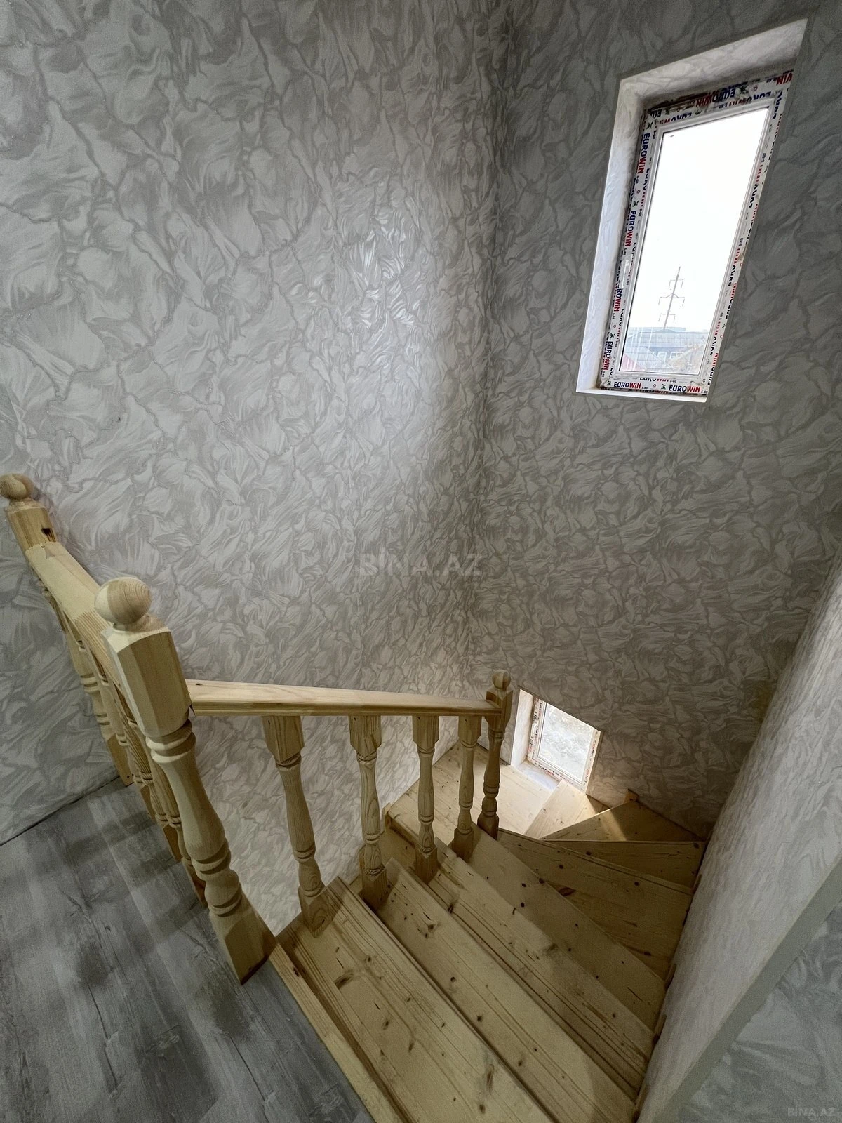 Satılır 7 otaqlı həyət evi 250 m²