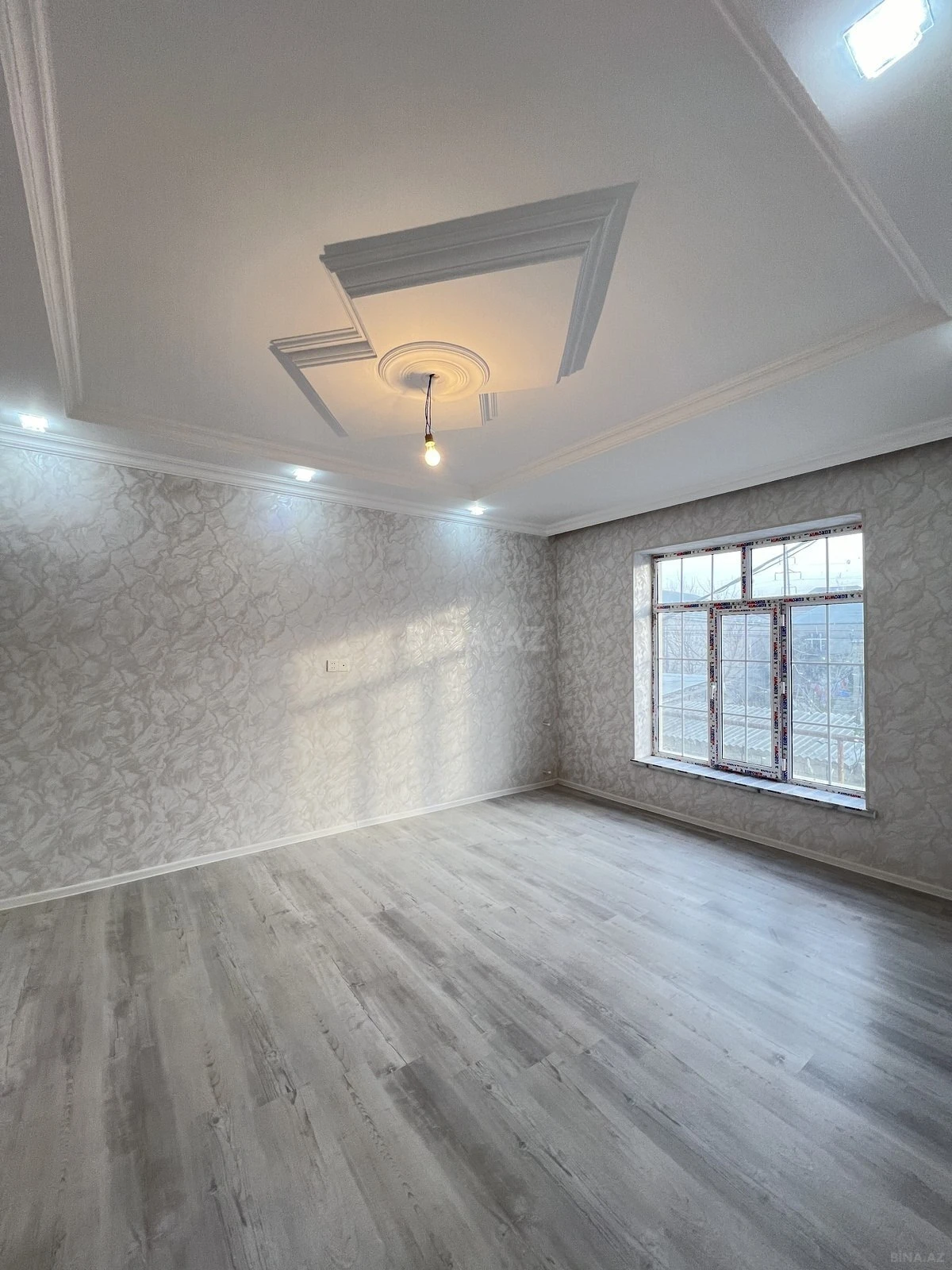 Satılır 7 otaqlı həyət evi 250 m²