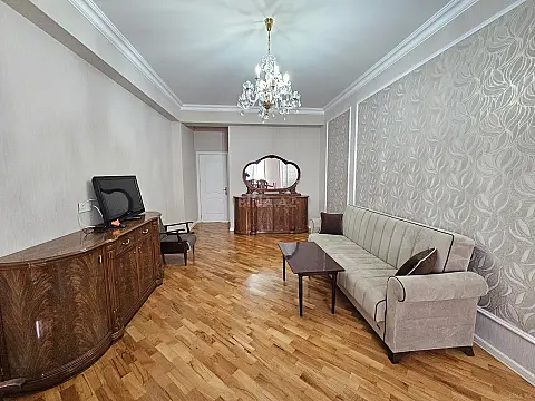 Satılır 3 otaqlı mənzil 110 m²