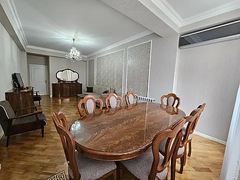 Satılır 3 otaqlı mənzil 110 m²