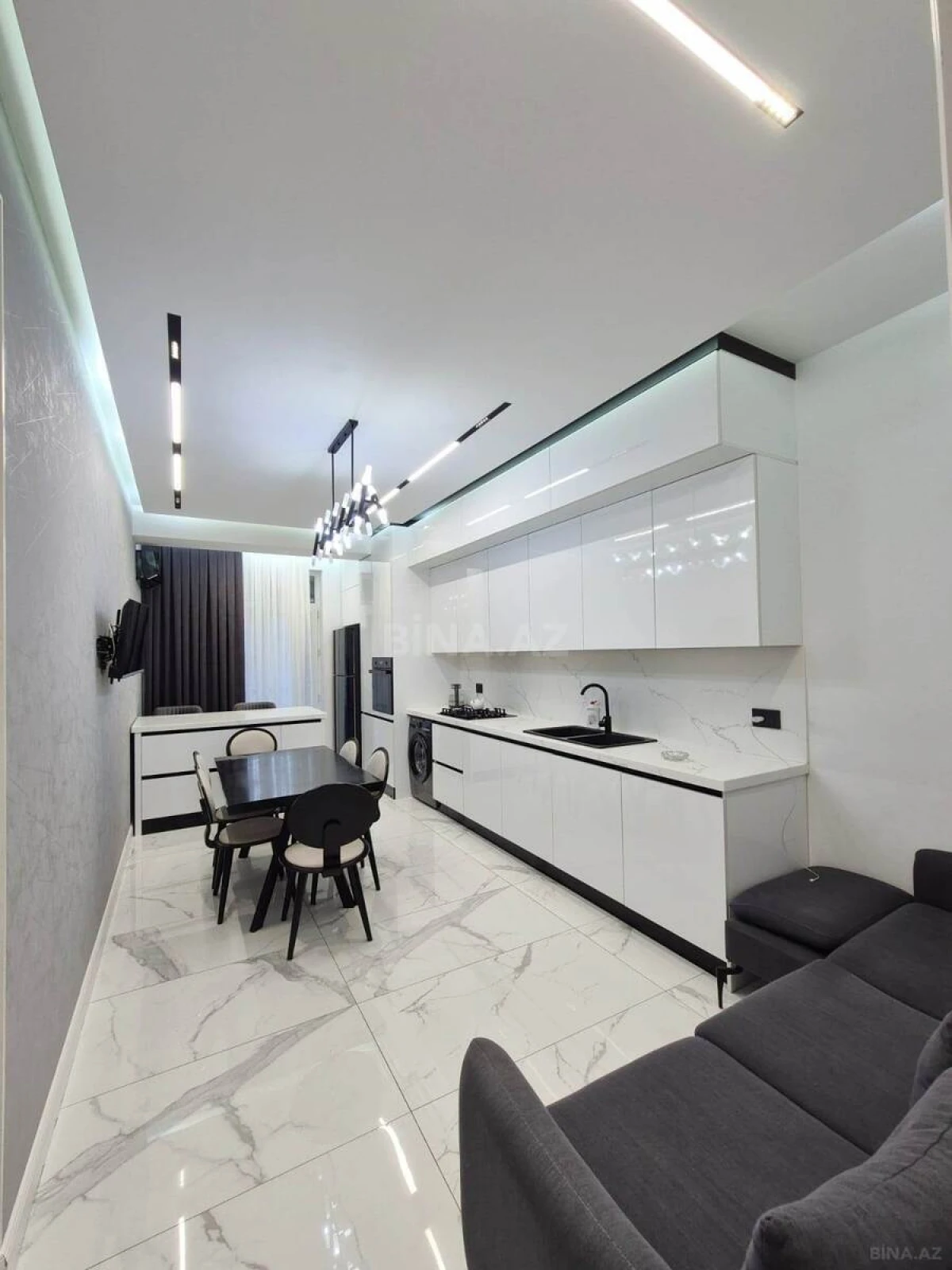 Satılır 4 otaqlı mənzil 192 m²