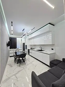 Satılır 4 otaqlı mənzil 192 m²