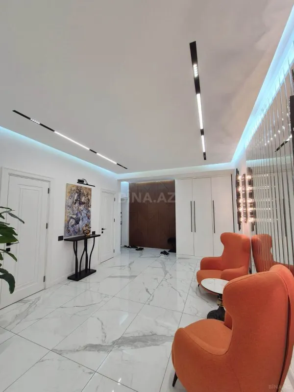 Satılır 4 otaqlı mənzil 192 m²