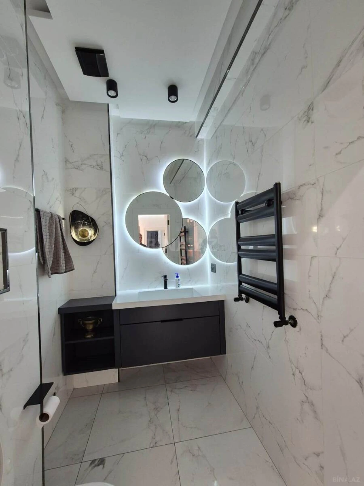 Satılır 4 otaqlı mənzil 192 m²