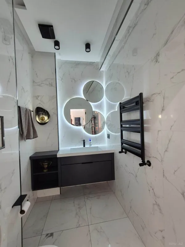 Satılır 4 otaqlı mənzil 192 m²