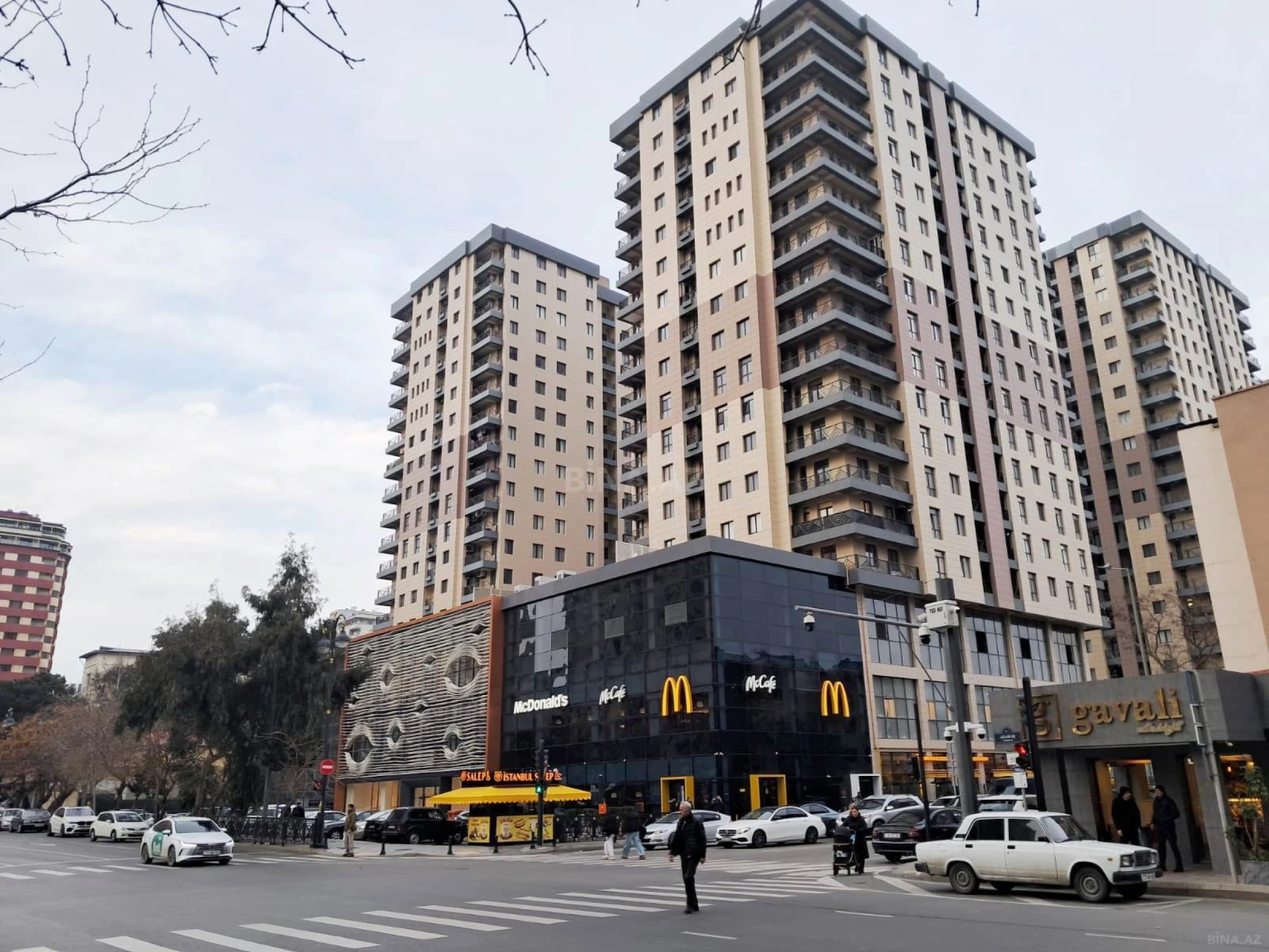 Satılır 4 otaqlı mənzil 192 m²