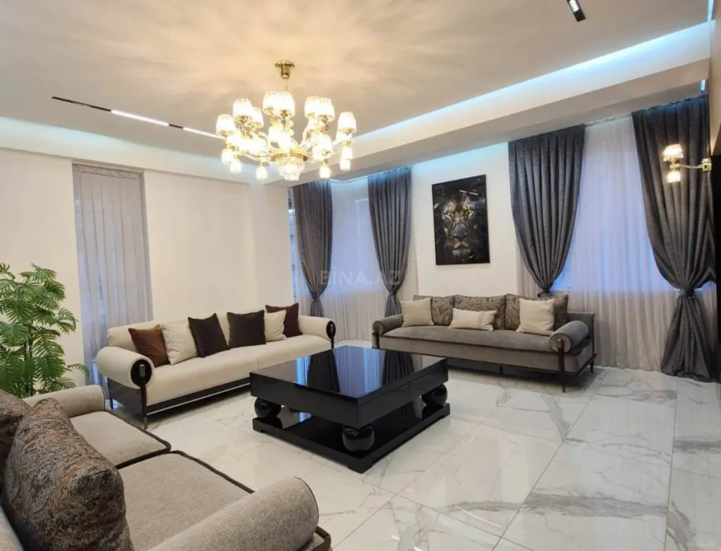 Satılır 4 otaqlı mənzil 192 m²