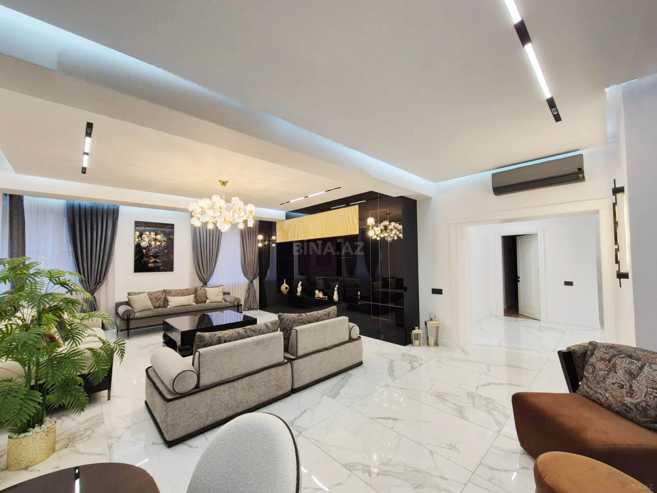 Satılır 4 otaqlı mənzil 192 m²