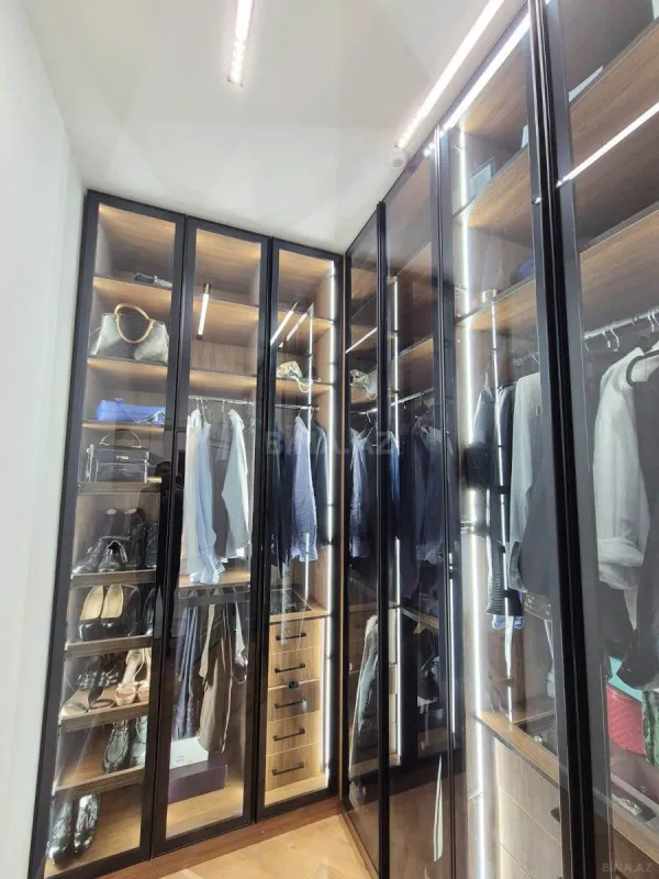 Satılır 4 otaqlı mənzil 192 m²