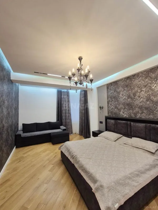 Satılır 4 otaqlı mənzil 192 m²