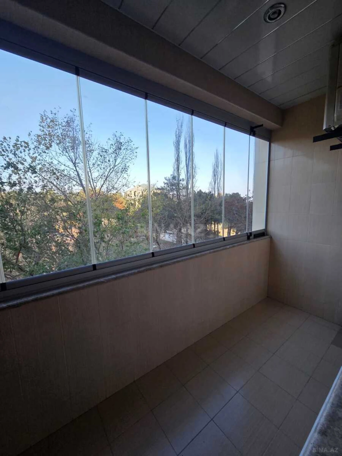 Satılır 3 otaqlı mənzil 145 m²