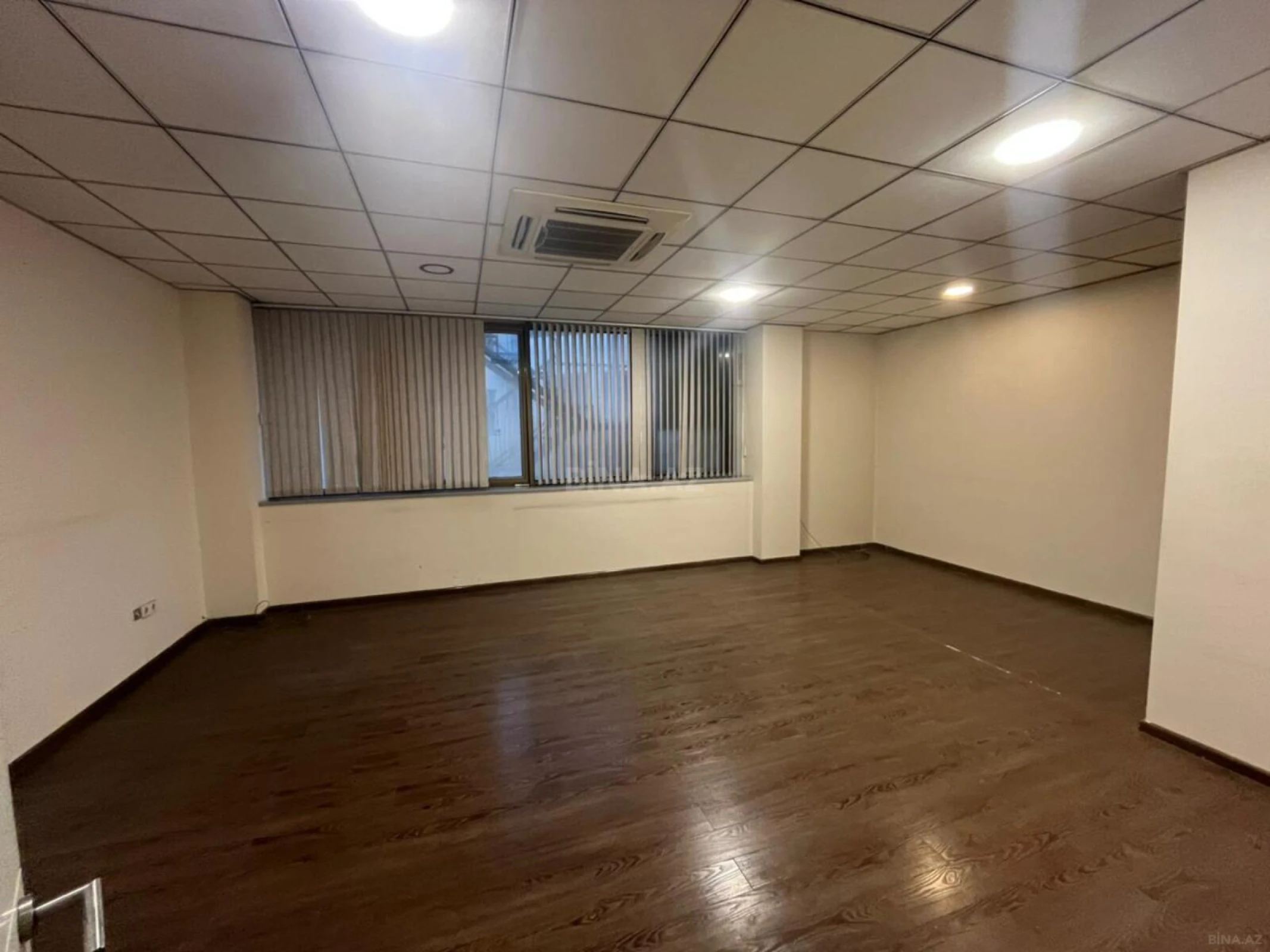 Kirayə verilir 4 otaqlı ofis 180 m²