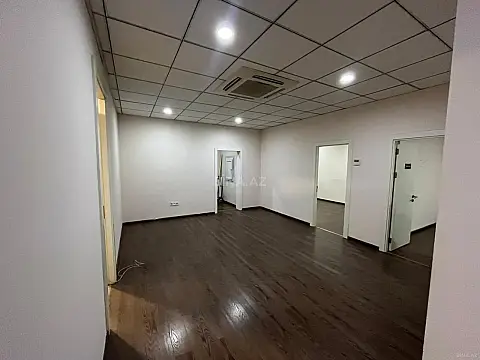 Kirayə verilir 4 otaqlı ofis 180 m²