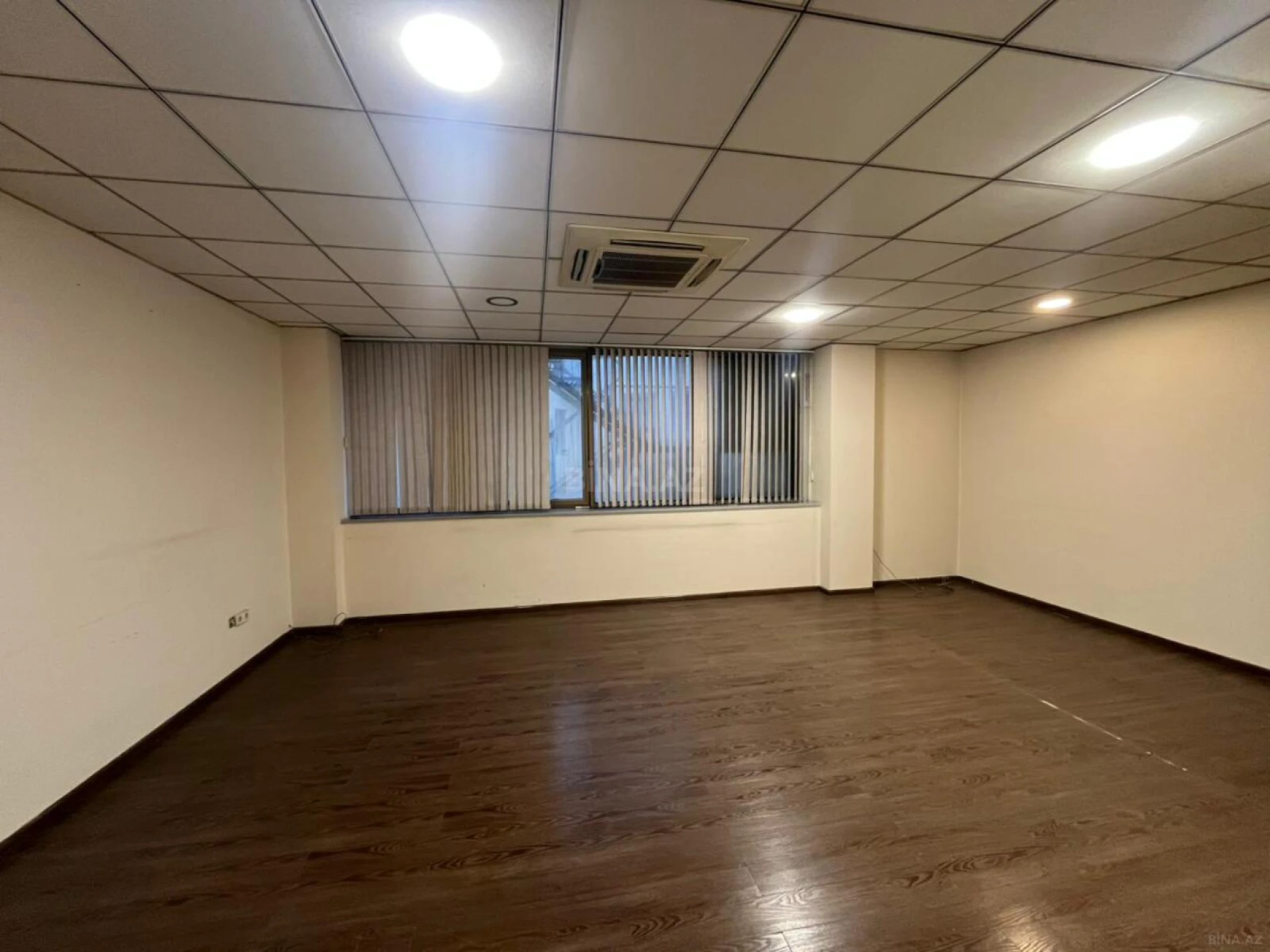 Kirayə verilir 4 otaqlı ofis 180 m²