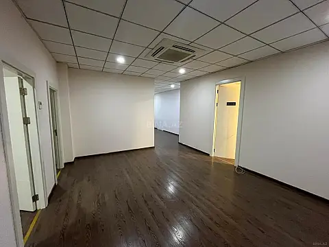 Kirayə verilir 4 otaqlı ofis 180 m²