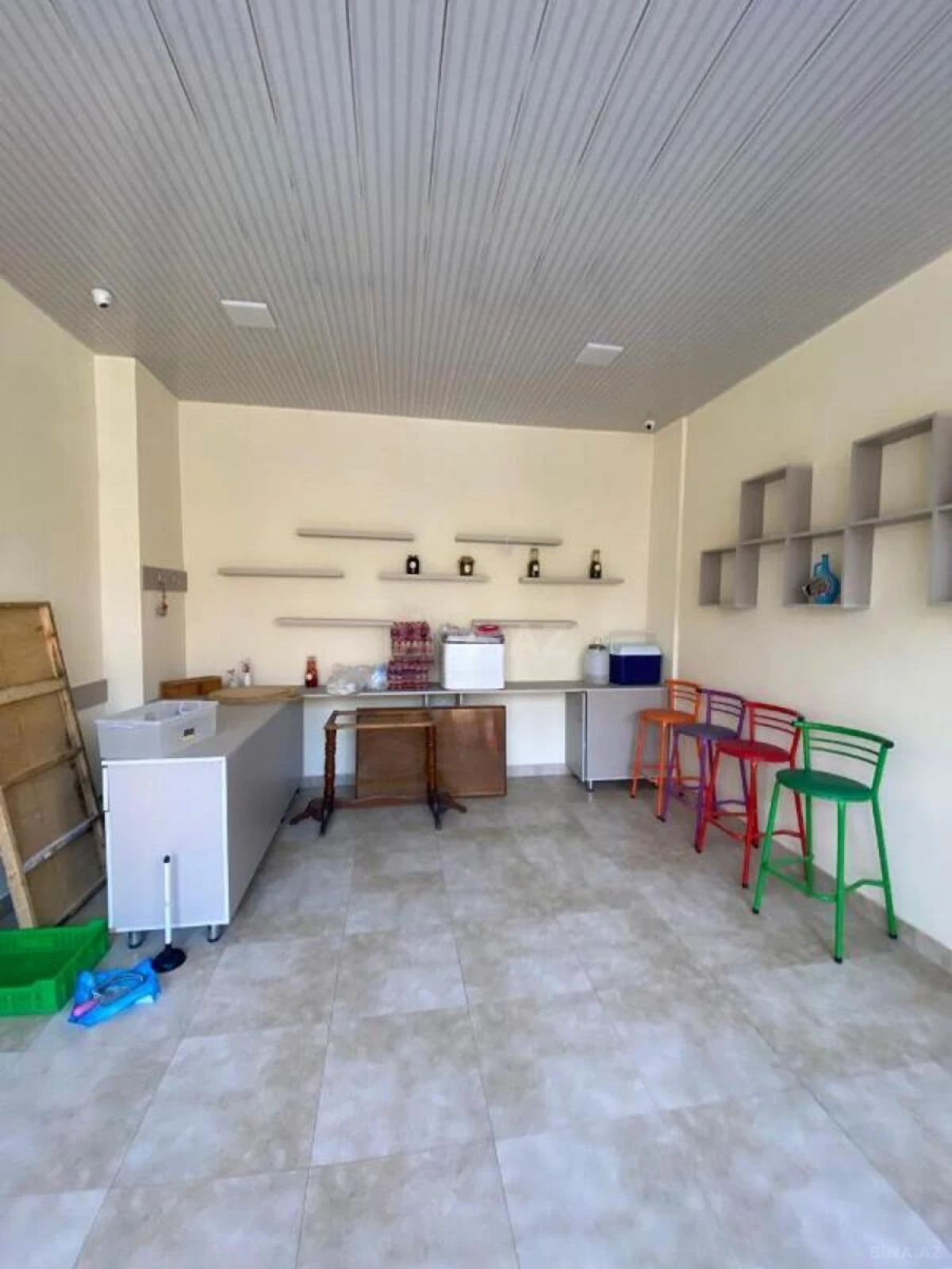 Satılır obyekt 285 m²