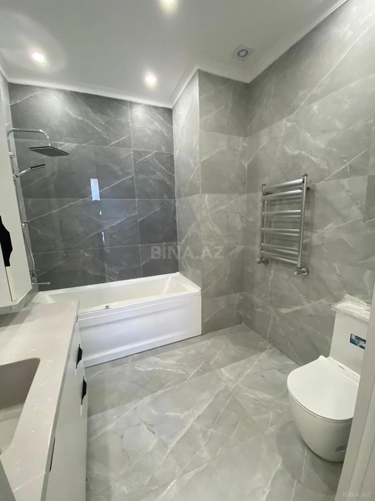 Satılır 4 otaqlı mənzil 130 m²