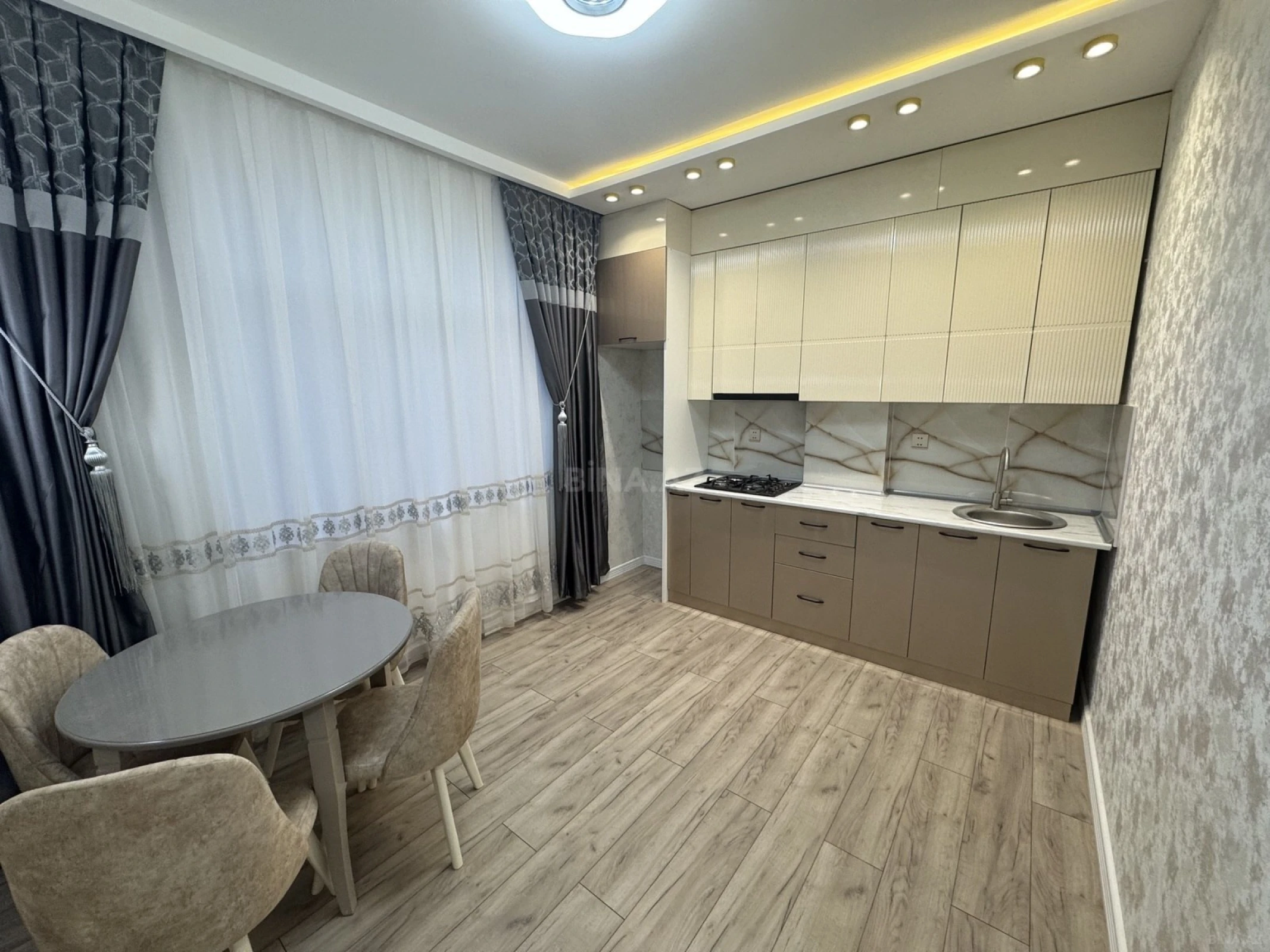 Satılır 2 otaqlı mənzil 85 m²