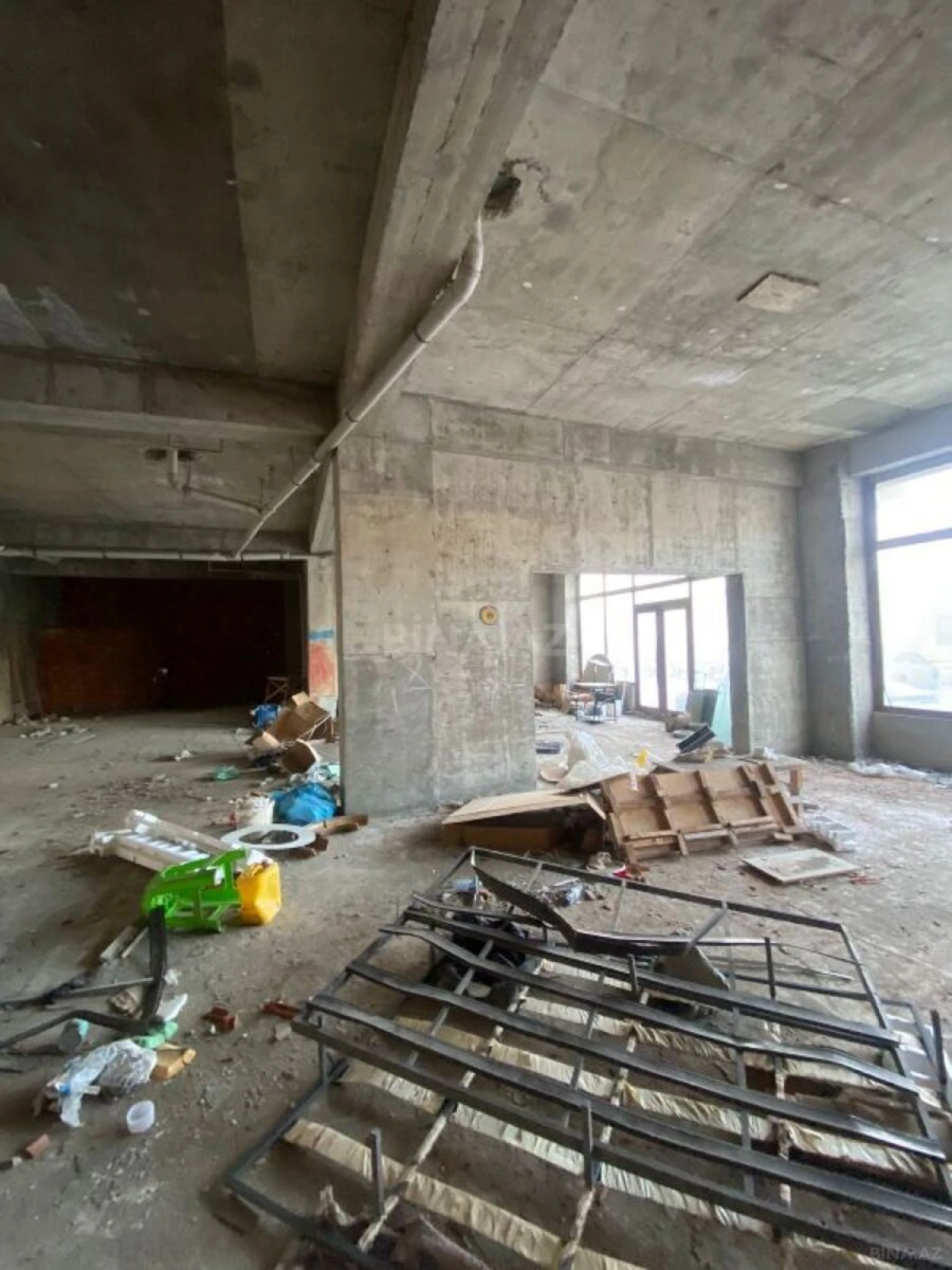 Satılır obyekt 400 m²