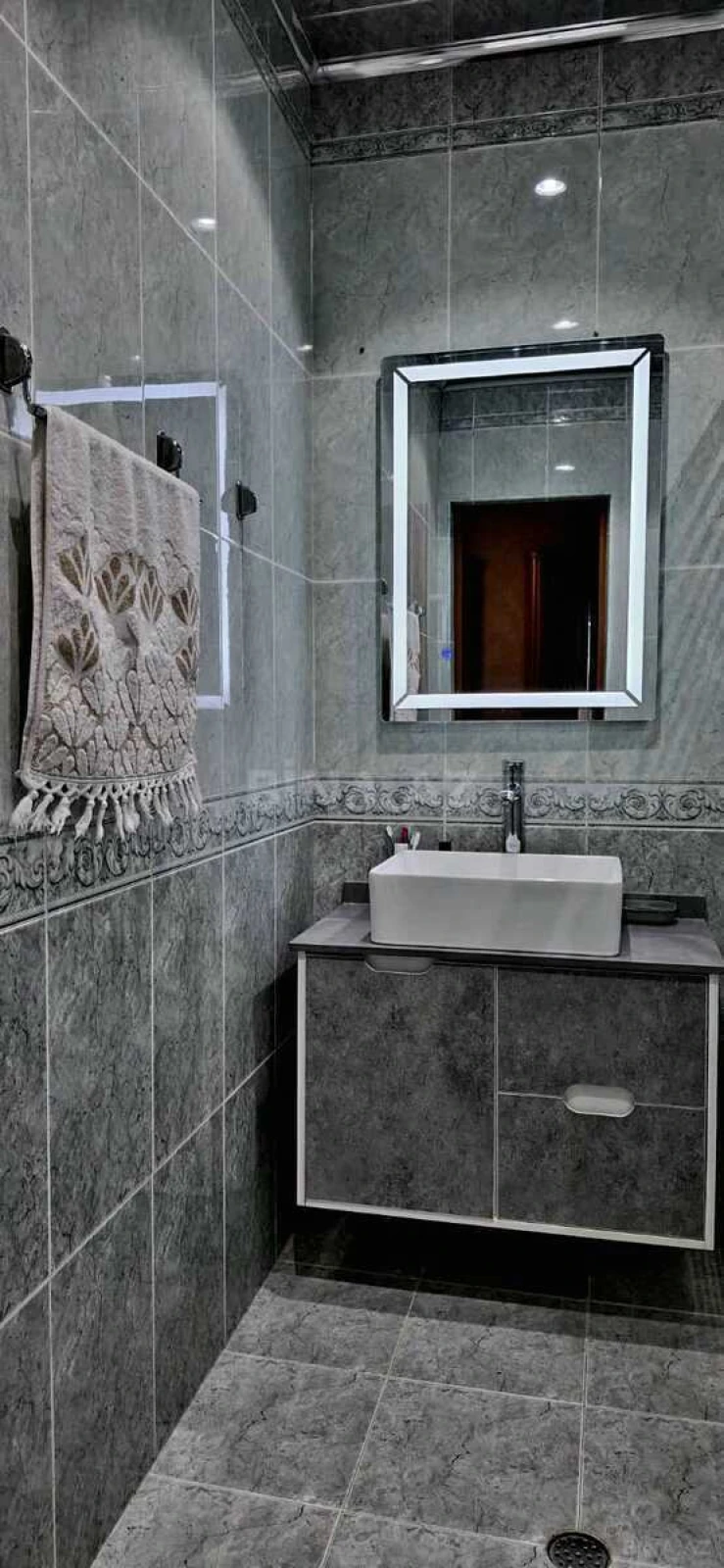 Satılır 5 otaqlı mənzil 140 m²