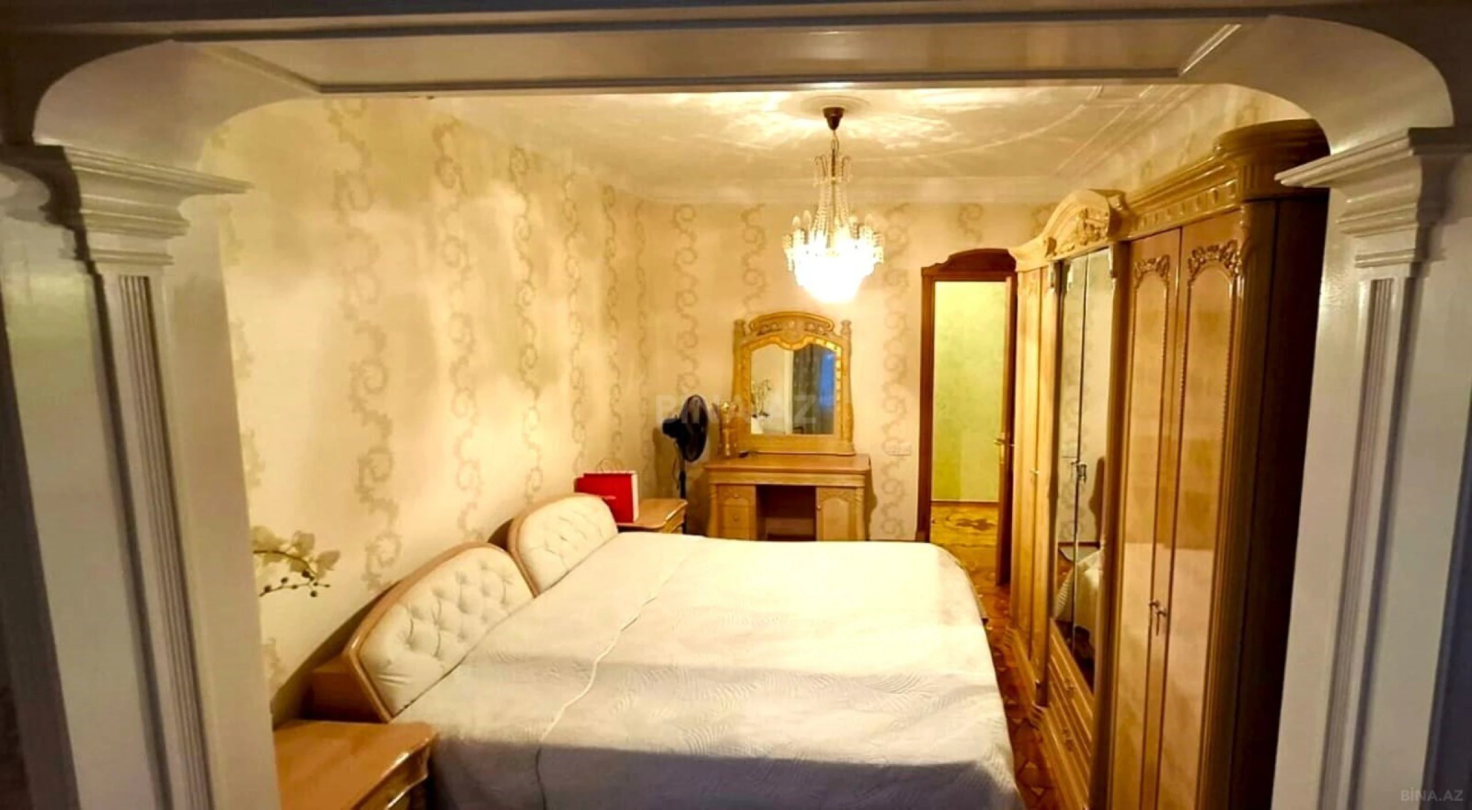 Satılır 5 otaqlı mənzil 140 m²